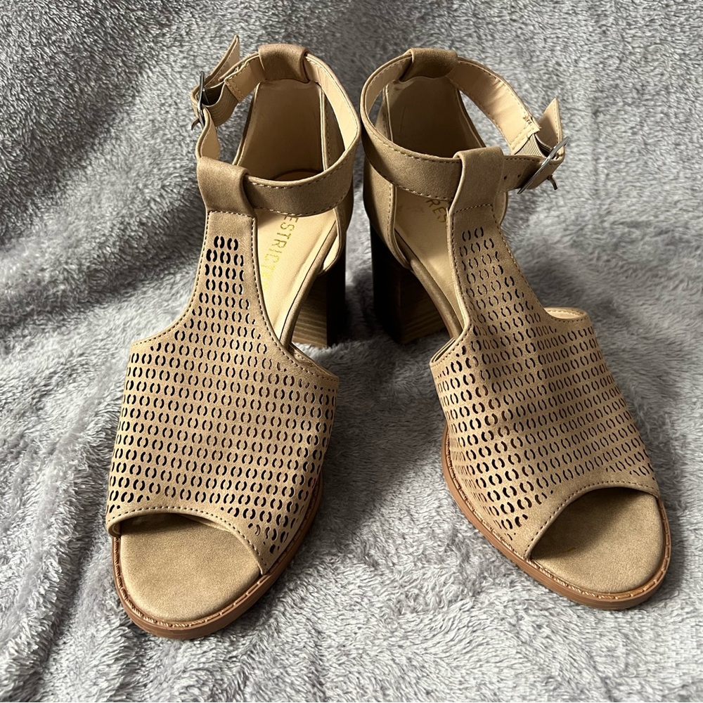 Heels - Picture 2 of 4